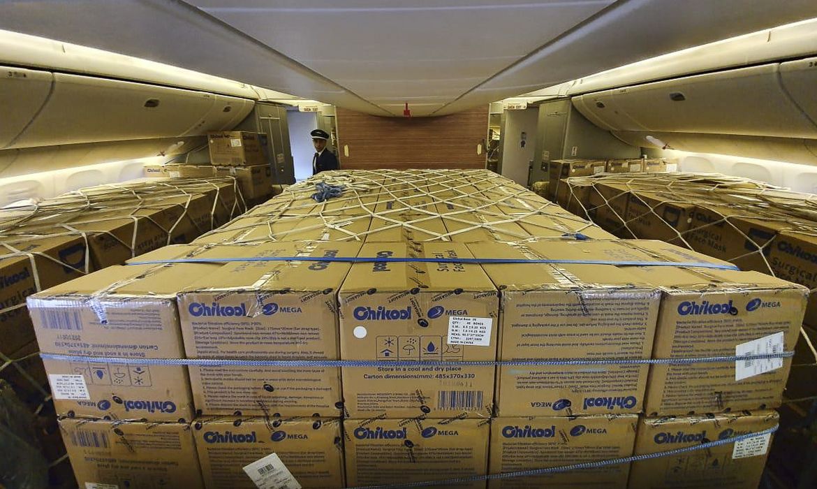 Aeronave pousa nesta terça-feira (7), em São Paulo, com 11,8 milhões de máscaras a bordo.