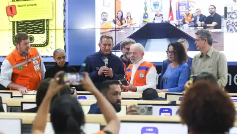 Brasília (DF), 14/06/2025 - O presidente Luiz Inácio Lula da Silva e o ministro da Integração e do Desenvolvimento Regional, Waldez Góes, durante ativação do novo sistema Defesa Civil Alerta na região Nordeste. Foto- Antônio Cruz/ Agência Brasil.