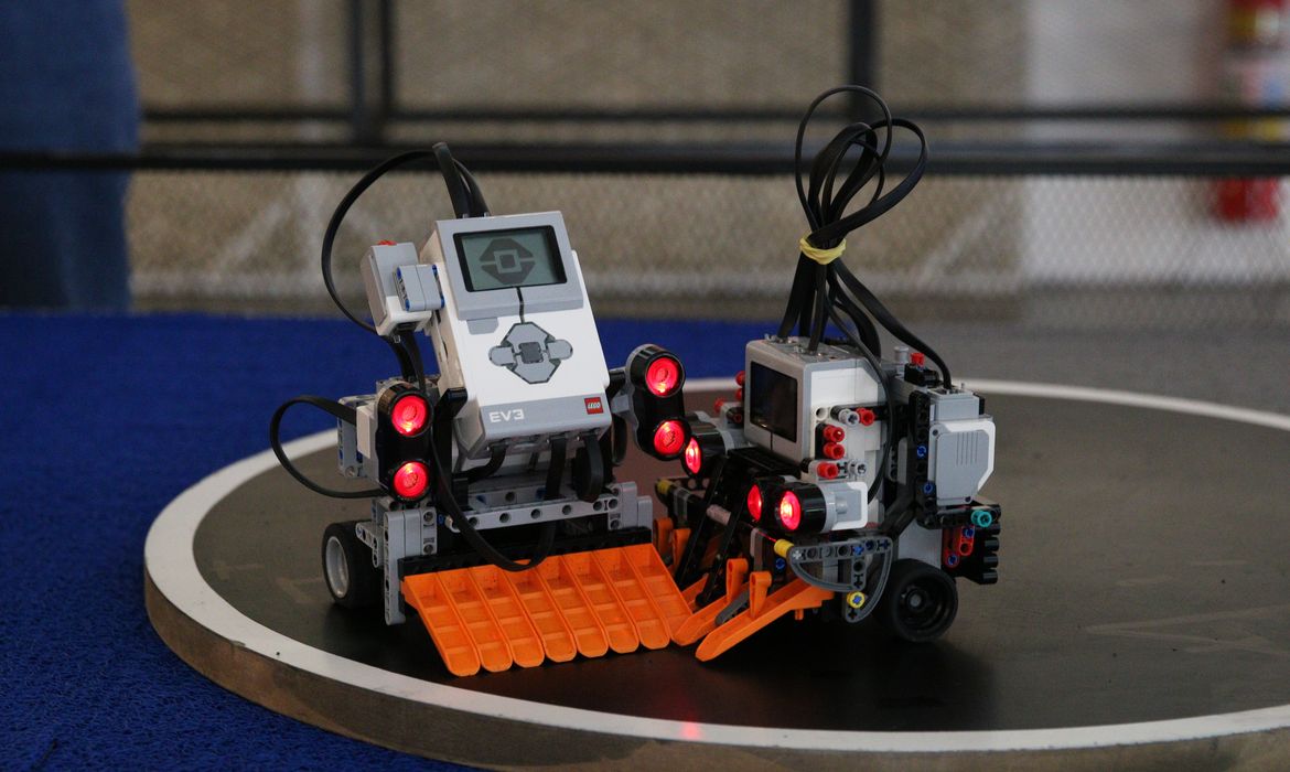 Evento 'Roboto Lab', que apresenta o universo da robótica por meio de uma programação que envolve exposição, apresentação de sumô de robôs, oficinas e palestras, na Japan House.
