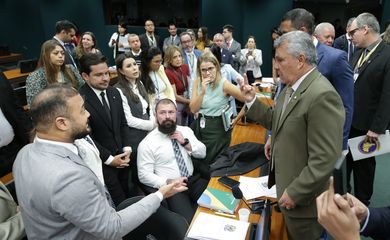 Brasília (DF), 09/07/2025  - A Comissão de Constituição e Justiça e de Cidadania (CCJ) da Câmara durante reunão para discutir a proposta de emenda à Constituição (PEC 18/2025) que reformula a gestão da segurança pública no Brasil. Foto: Lula Marques/Agência Brasil