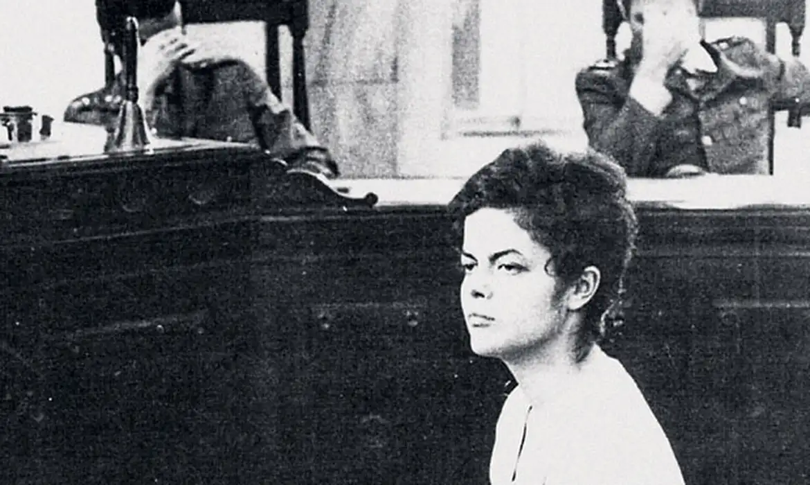Rio de Janeiro (RJ), 22/05/2025 - Dilma Rousseff durante interrogatório na Auditoria Militar do Rio de Janeiro (RJ) em 1970, aos 22 anos. Foto: Comissão da Verdade/Divulgação