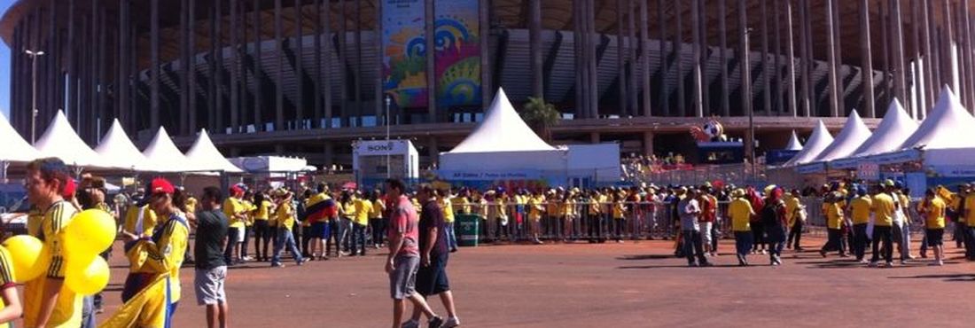 Torcida da Colômbia já está no Estádio Nacional em Brasília