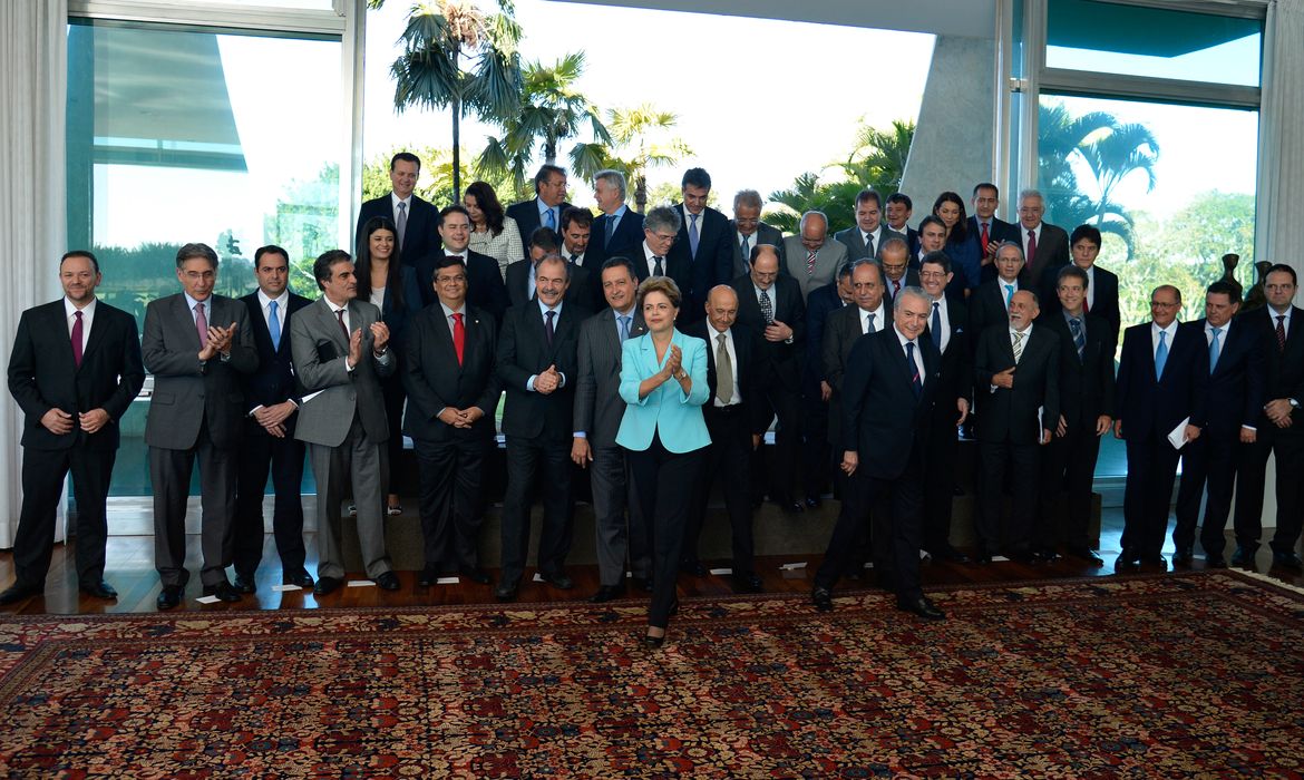 Presidenta Dilma Rousseff discute temas de interesse comum com governadores dos estados.