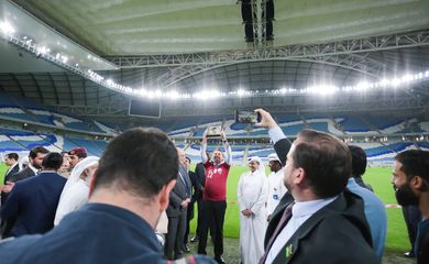  Presidente da República, Jair Bolsonaro durante Visita ao estádio de futebol Al Janoub.
