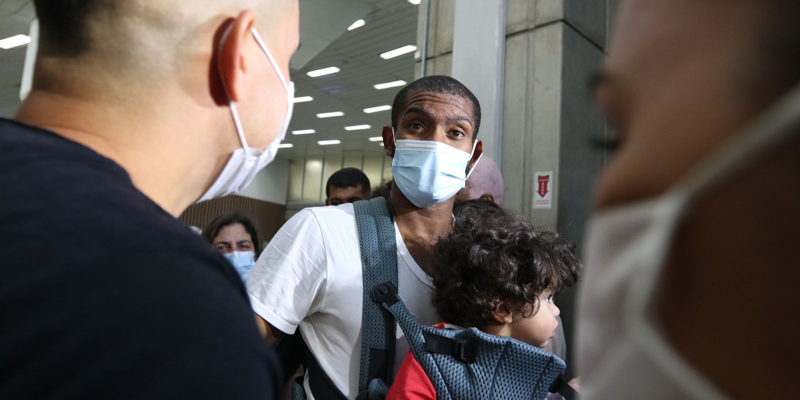 O jogador de futebol brasileiro Marlon Santos da Silva Barbosa, mais conhecido como Marlon O jogador de futebol brasileiro Marlon Santos da Silva Barbosa, mais conhecido como Marlon