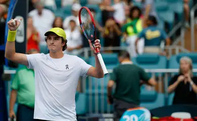 Miami- 23/03/2025 - João Fonseca avança à terceira rodada em Miami após bater Ugo Humbert. Prodígio brasileiro de 18 anos chega pela primeira vez à terceira rodada em um Masters 1000. Foto Geoff Burke-Imagn Images