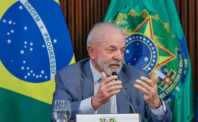 Brasília (DF), 21/05/2025 - Presidente da República, Luiz Inácio Lula da Silva, durante reunião com o Ministro de Minas e Energia, Alexandre Silveira, e Ministra da Secretaria de Relações Institucionais, Gleisi Hoffmann, no Palácio do Planalto. Foto: Ricardo Stuckert/PR