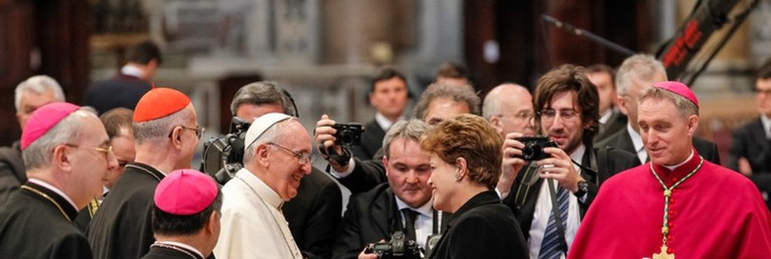 Vaticano - Presidenta Dilma Rousseff cumprimenta o Papa Francisco após missa inaugural do Pontificado de Sua Santidade Papa Francisco na praça de São Pedro