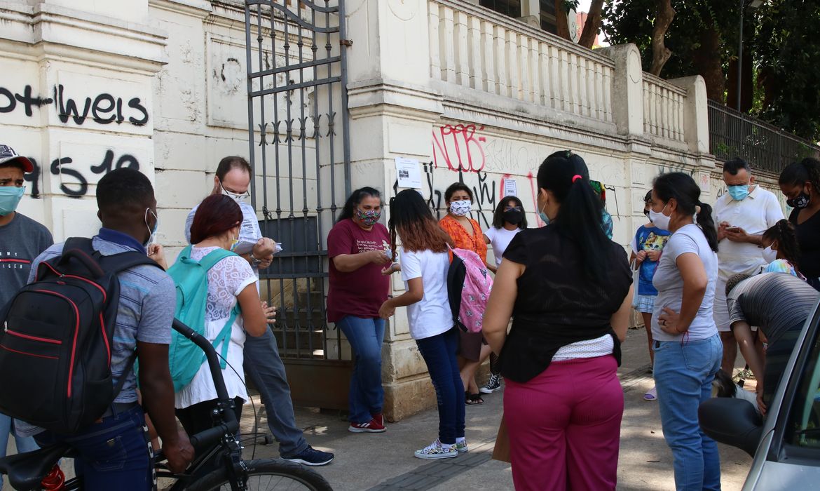 Início das aulas presenciais durante a pandemia de covid-19 na Escola Estadual Caetano de Campos, na Consolação.