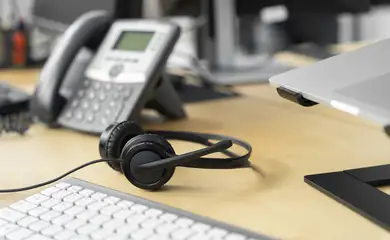 TELEMARKETING; MARKETING; CENTRAL; LIGAÇÕES; TELEFONES; ATENDIMENTO. Foto: Freepik