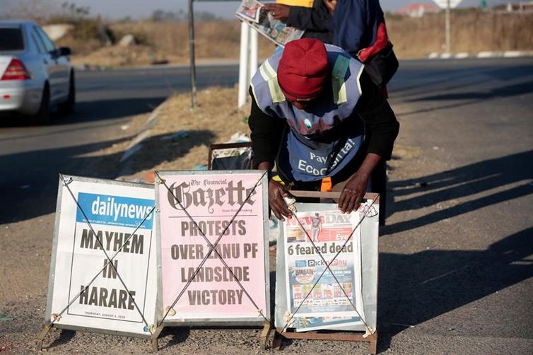 Jornais do Zimbábue trazem a onda de violência pós-eleições nas manchetes 