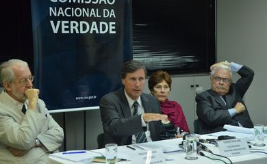 Brasília - Membros da CNV Paulo Pinheiro, Pedro Dallari, Rosa Cardoso, José Dias falam de relatório preliminar de uso indevido de instalações das Forças Armadas para tortura e mortes na ditadura (José Cruz/Agência Brasil)
