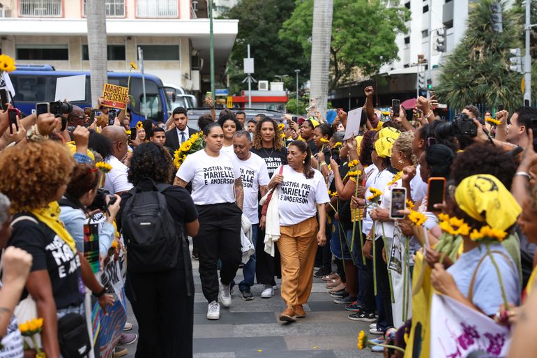 Rio de Janeiro (RJ), 30/10/2024 – Mãe de Marielle Franco, Marinete Silvia, chegando ao Tribunal de Justiça, no centro do Rio de Janeiro, para o primeiro dia de julgamento dos acusados pelo assassinato da vereadora e do motorista Anderson Silva. Foto: Tomaz Silva/Agência Brasil