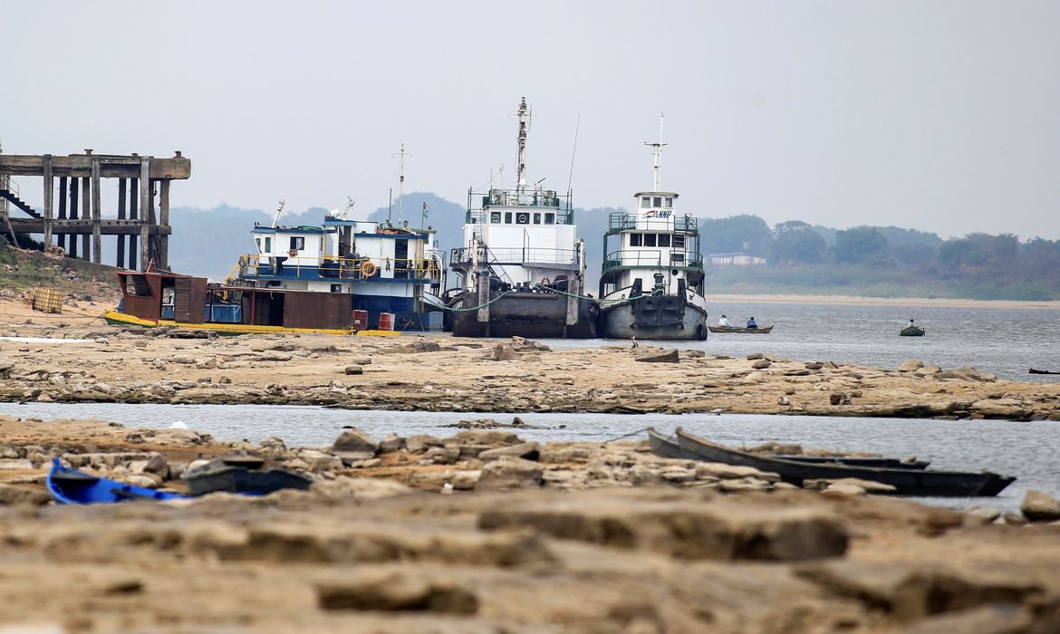 Vista do rio Paraguai na altura de Puerto Pabla em meio à seca.