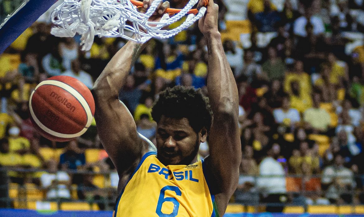 New brazil basketball hi-res stock photography and images - Page 2