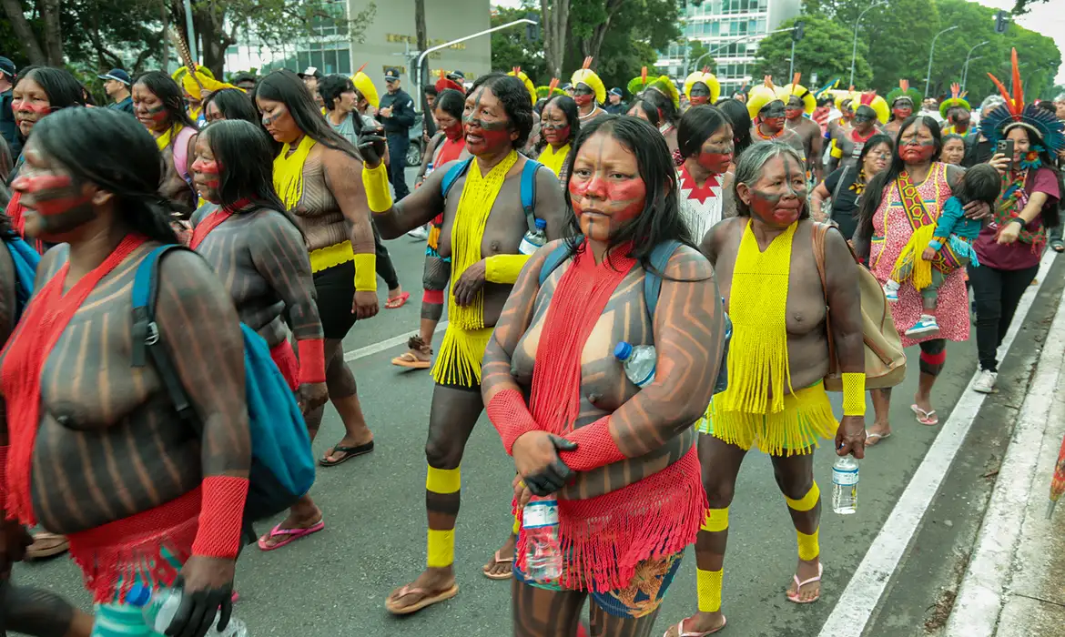 Brasília (DF) 30/10/2024 - Indigenas durante ato na Esplanada dos Ministérios pedindo demarcação dos seus territorios.
Foto: Bruno Spada/Câmara dos Deputados