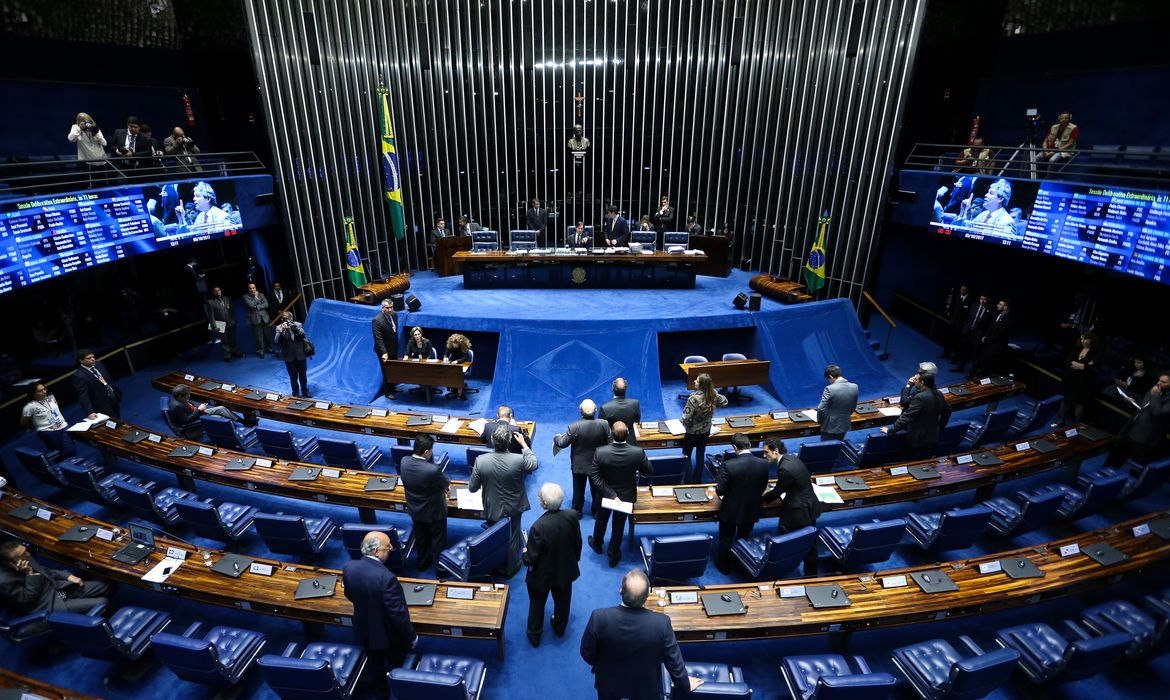 Brasília - Senado realiza sessão para votar o Programa Especial de Regularização Tributária, o novo Refis (Marcelo Camargo/Agência Brasil)