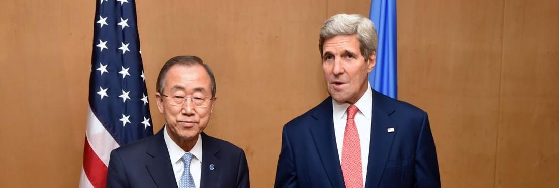 Secretário-geral das Nações Unidas (ONU) Ban Ki-moon, junto com o Secretário de Estado dos EUA, John Kerry conversam acerca de seus esforços mútuos para apoiar um cessar-fogo entre Israel e o Hamas, no conflito que acontece em Gaza
