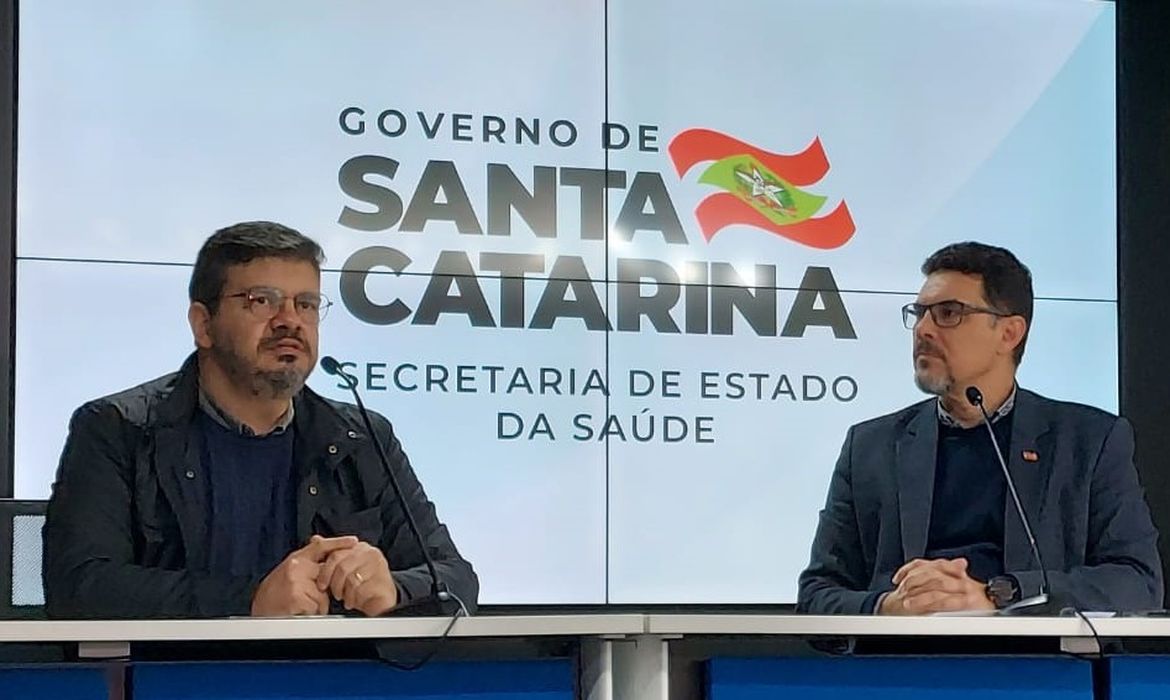 secretário de Estado da Saúde, Aldo Baptista Neto e o superintendente de Vigilância em Saúde, Eduardo Macário