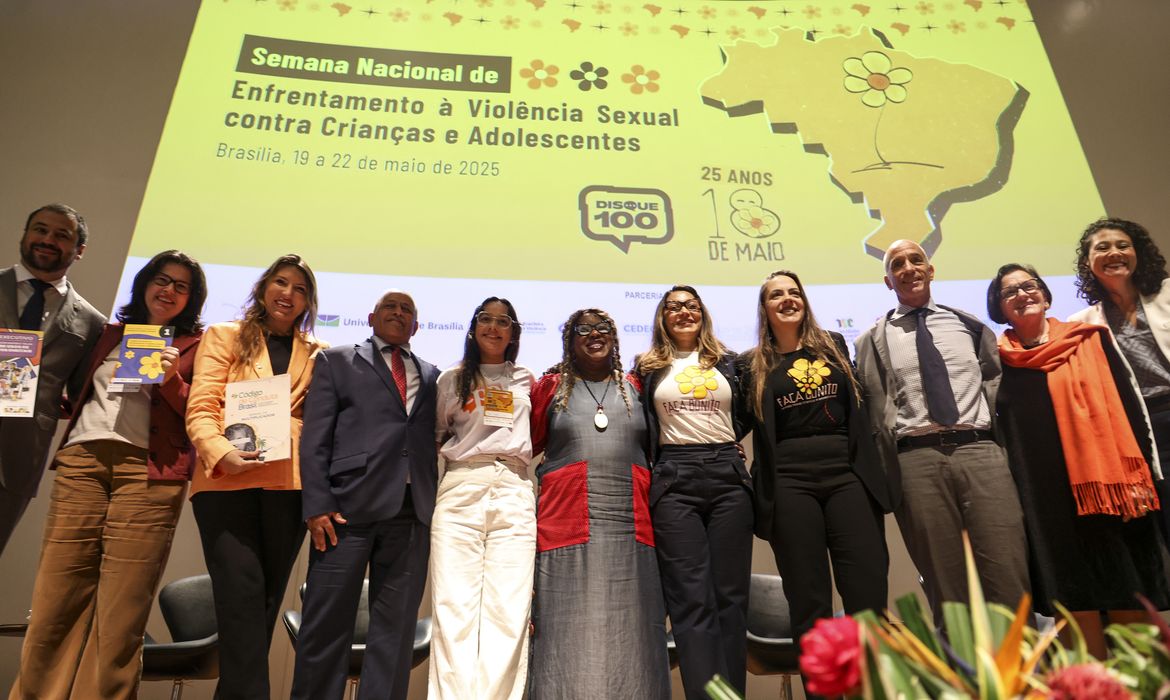 Brasília (DF), 19/05/2025 - A ministra dos Direitos Humanos, Macaé Evaristo, e a primeira-dama, Janja Lula da Silva, participam da abertura da Semana Nacional de Enfrentamento à Violência Sexual contra Crianças e Adolescentes. Foto: Marcelo Camargo/Agência Brasil