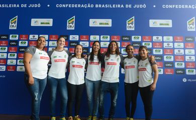 Rio de Janeiro - Equipe feminina convocada pela Confederação Brasileira de Judô para disputar os Jogos Olímpicos Rio 2016  (Tânia Rêgo/Agência Brasil)