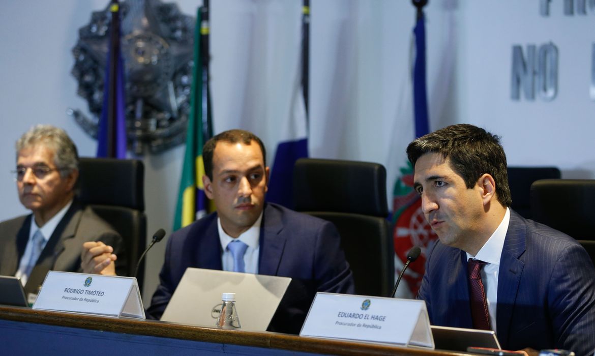  O procurador, Eduardo El Hage fala durante coletiva de imprensa sobre a operação Câmbio, desligo, na Procuradoria da República no Rio de Janeiro.