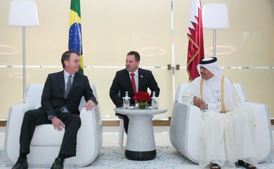 Presidente da República, Jair Bolsonaro durante encontro com Presidente da Qatar Airways, Akbar Al Baker.

