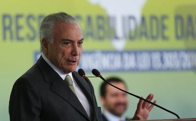 Brasília - O presidente Michel Temer participa da cerimônia comemorativa de um ano da Lei de Responsabilidade das Estatais, no Palácio do Planalto (José Cruz/Agência Brasil)