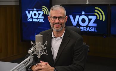 Ministro da Educação, Victor Godoy Veiga é o entrevistado no programa A Voz do Brasil.