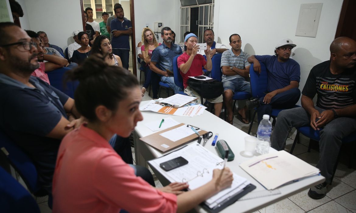 Mariana (MG) - Reunião de membros da Comissão de Atingidos com moradores de Paracatu, dois anos após a tragédia do rompimento da Barragem de Fundão, da mineradora Samarco (José Cruz/Agência Brasil)