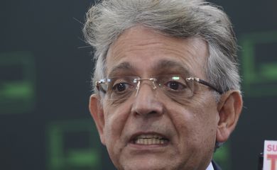Brasília - Líder do Democratas, o deputado Pauderney Avelino, fala sobre a posse do ex-presidente Lula como ministro-chefe da Casa Civil da Presidência da República  (Antonio Cruz/Agência Brasil)
