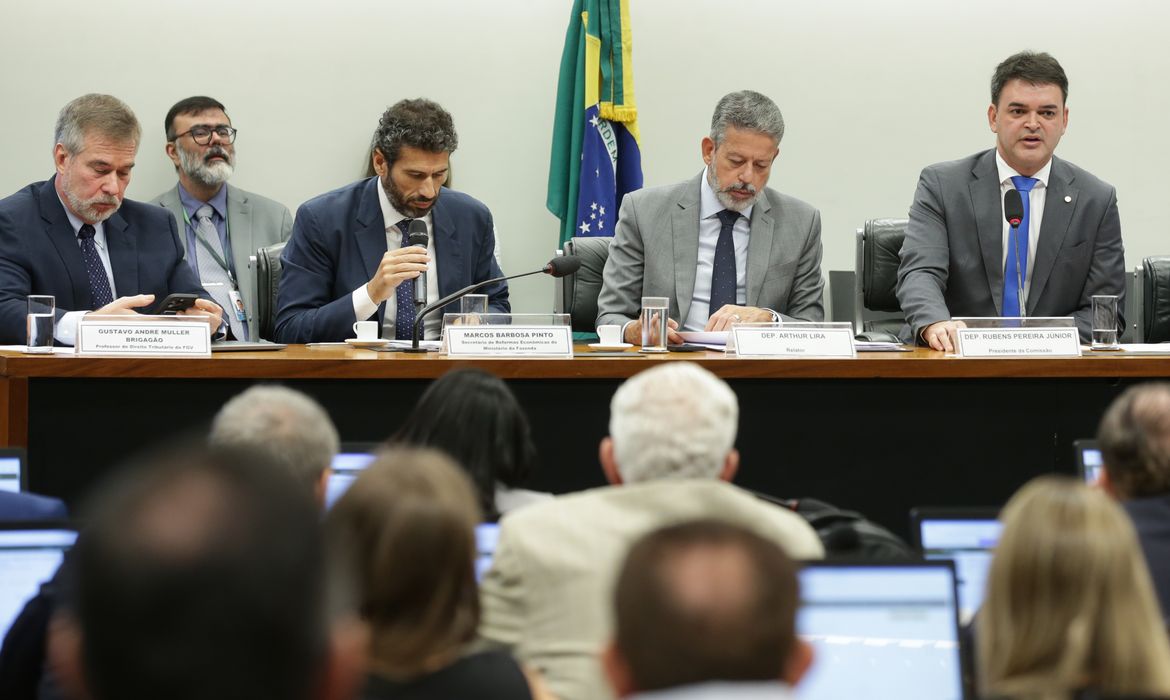 Brasília (DF), 20/05 /2025  - Primeira audiência pública da comissão especial da Câmara dos Deputados criada para analisar projeto de lei que altera a legislação do Imposto de Renda (PL 1.087/2025). Foto: Lula Marques/Agência Brasil