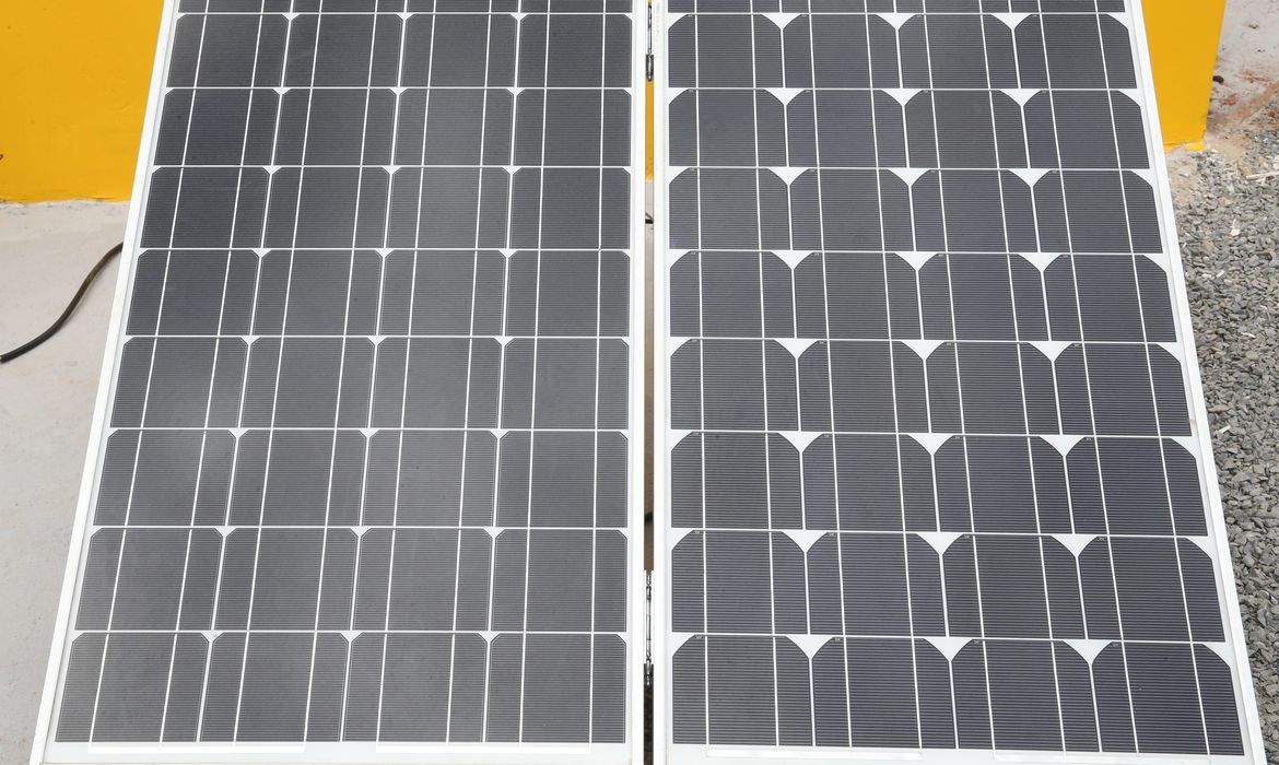 Brasília - Placas Fotovoltaicas criadas para transformar energia solar em elétrica (Antônio Cruz/Agência Brasil)