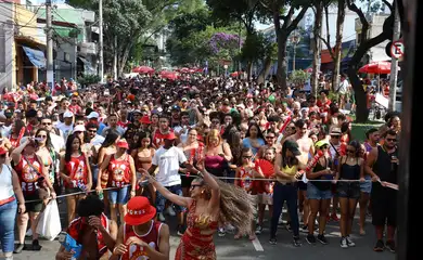 São Paulo (SP), 02/03/2025 - Bloco carnavalesco Os Piores desfila na rua Rui Barbosa, em Bela Vista. Foto: Rovena Rosa/Agência Brasil
