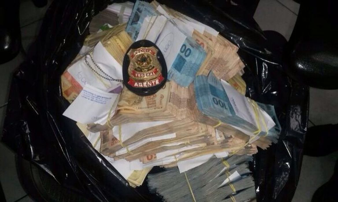 Operação da Polícia Federal apreende dinheiro (Arquivo/Agência Brasil)