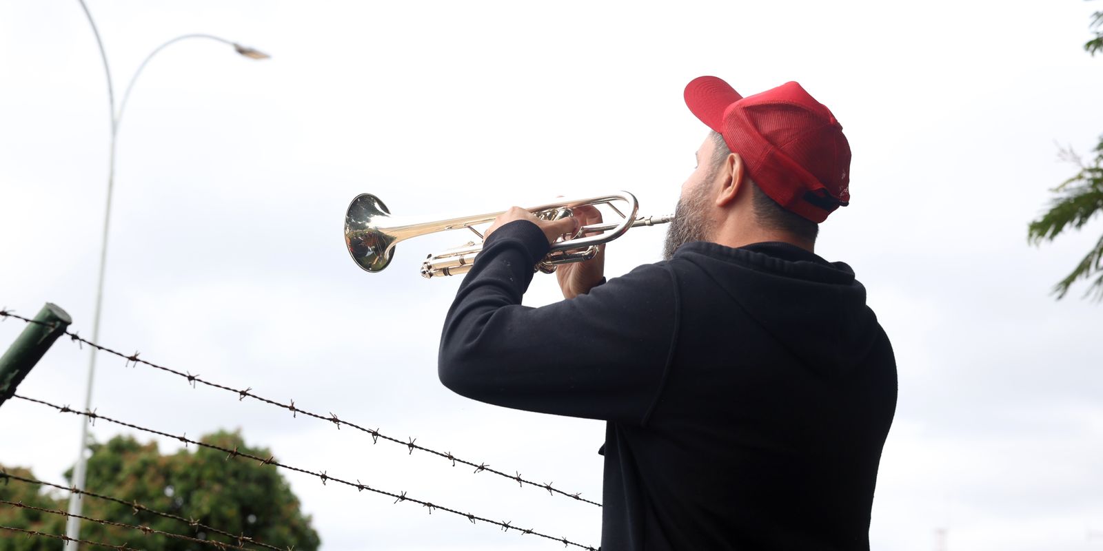 Manifestantes favoráveis e contrários a Bolsonaro fazem atos na PF