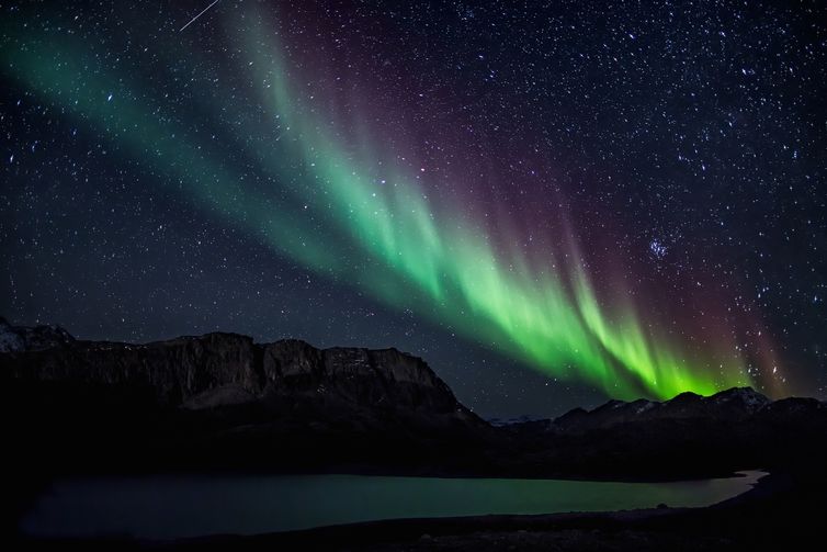 Aurora boreal é um dos fenômenos luminosos explicados pela física