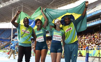 A brasileira Silvania de Oliveira conseguiu a ouro no salto em distância, e Lorena Spoladore ficou com o bronze 