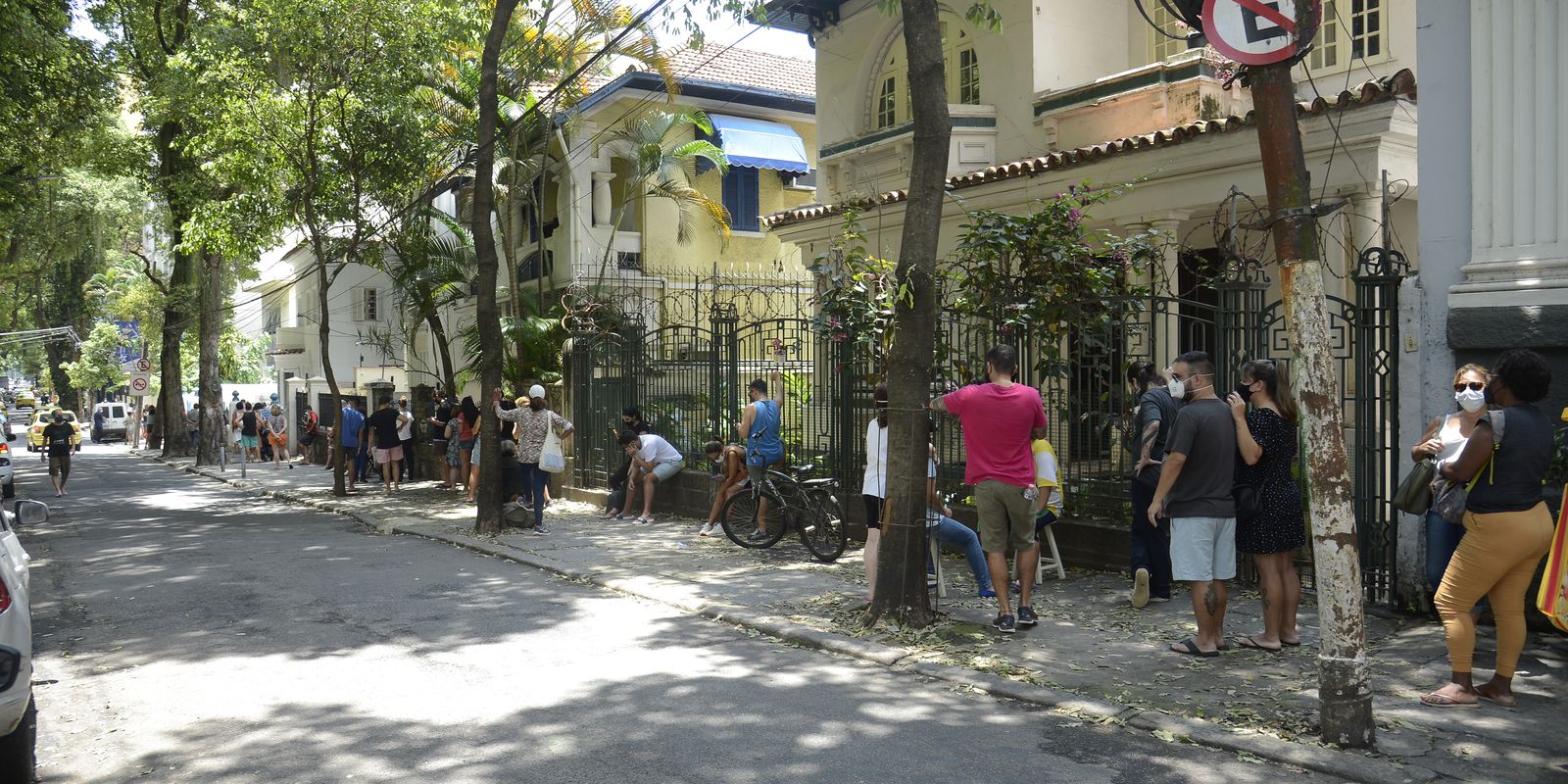 Posto de testagem Covid-19 no Centro Municipal de Saúde Manoel José Ferreira, zona sul do Rio de Janeiro, apresenta filas