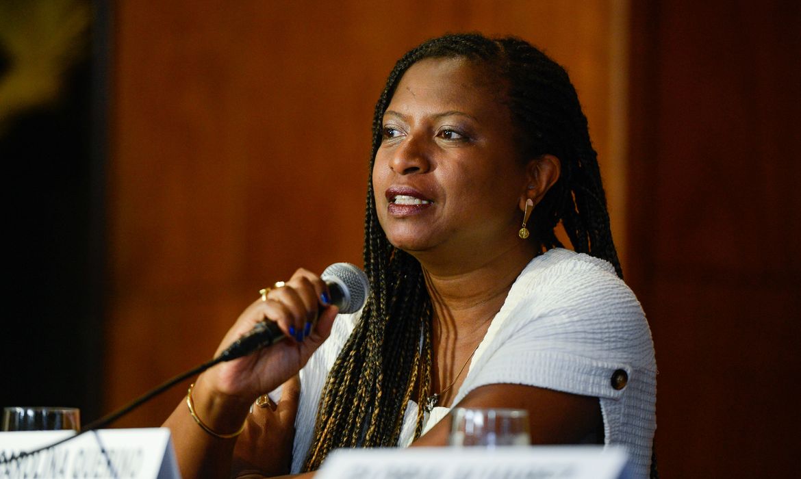 Rio de Janeiro (RJ), 30/08/2023 – A representante da ONU Mulheres, Ana Carolina Querino durante o evento 48 Anos de Ousadia Feminista, ecos do seminário da ONU-ABI 1975, na sede da Associação Brasileira de Imprensa (ABI), no centro da capital
