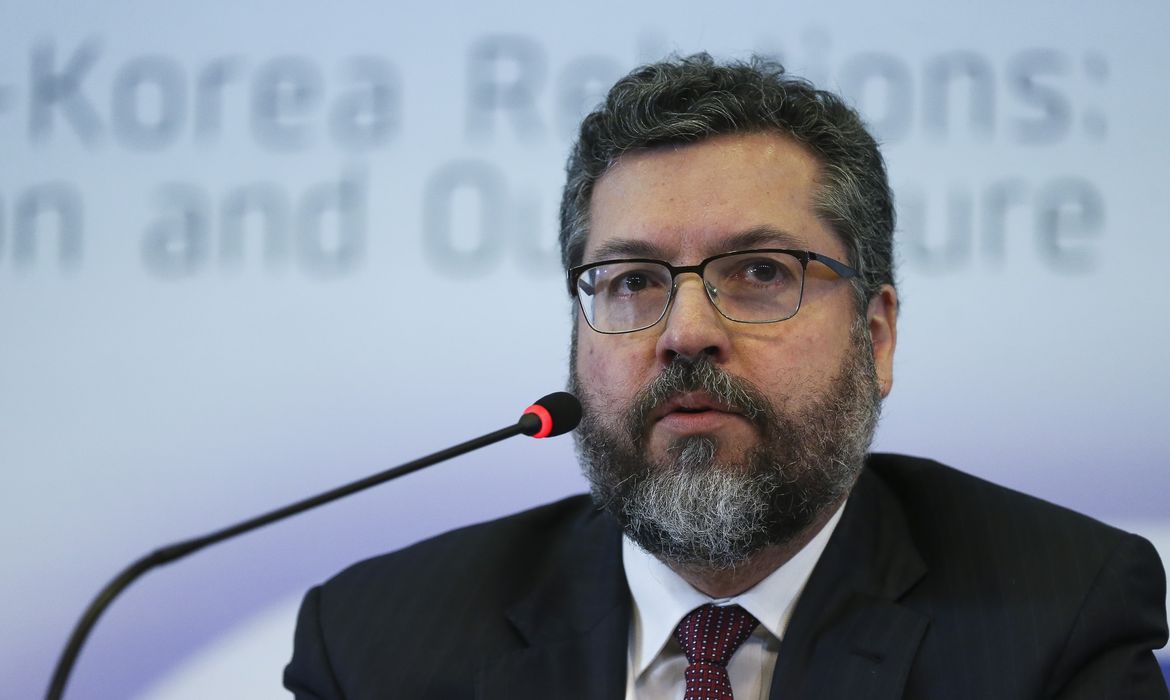  O ministro das Relações Exteriores, Ernesto de Araújo, durante debate sobre os 60 anos de relações diplomáticas entre Brasil e Coreia do Sul.