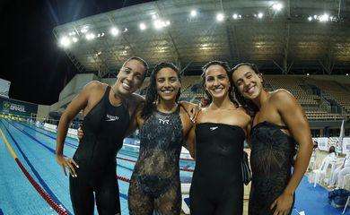 revezamento feminino 4 x 200m livre classificado para Tóquo 2020 - natação brasleira