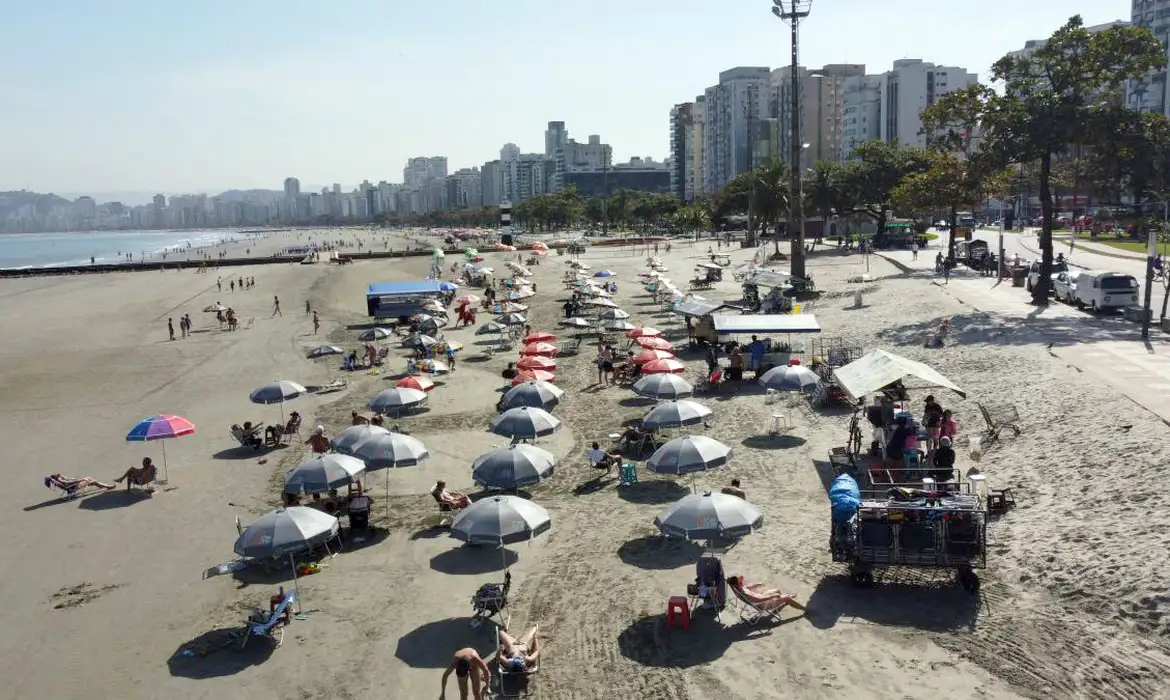 Santos (SP), 04/01/2025 - Praia da Baixada Santista. Foto: Carlos Nogueira/Prefeitura de Santos
