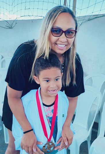 Rio de Janeiro (RJ), 09/01/2026 - Brasileiros vão reaproveitar material escolar na volta às aulas 2026. Priscila Alves e o seu filho Carlos. Foto: Priscila Alves/Arquivo Pessoal