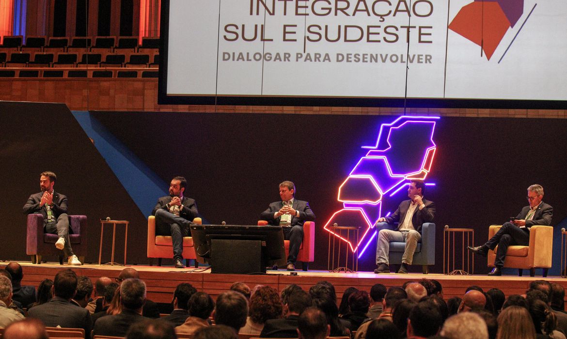 São Paulo (SP), 21/10/2023 - Encontro entre governadores do Consórcio de Integração Sul e Sudeste - Cosud, na Sala São Paulo. Foto: Rovena Rosa/Agência Brasil