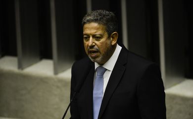 O deputado Arthur Lira discursa durante sessão para eleição dos membros da mesa diretora da Câmara dos Deputados.