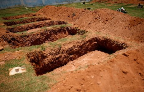 Sepulturas no cemitério do Parque das Rosas em Brumadinho para enterrar vítimas da barragem da mineradora Vale.