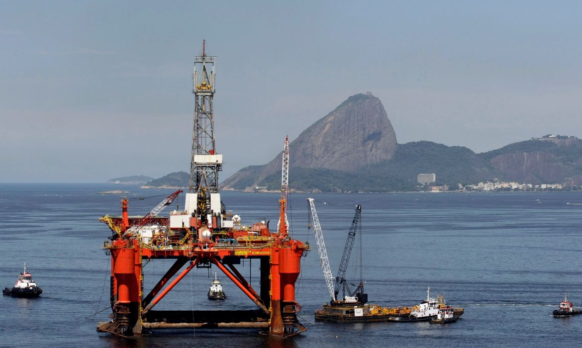 FILE PHOTO: FILE PHOTO: A Petrobras Oil platform is seen at Guabanara bay in Rio de Janeiro.
Foto: Bruno Domingos/Reuters/Arquivo