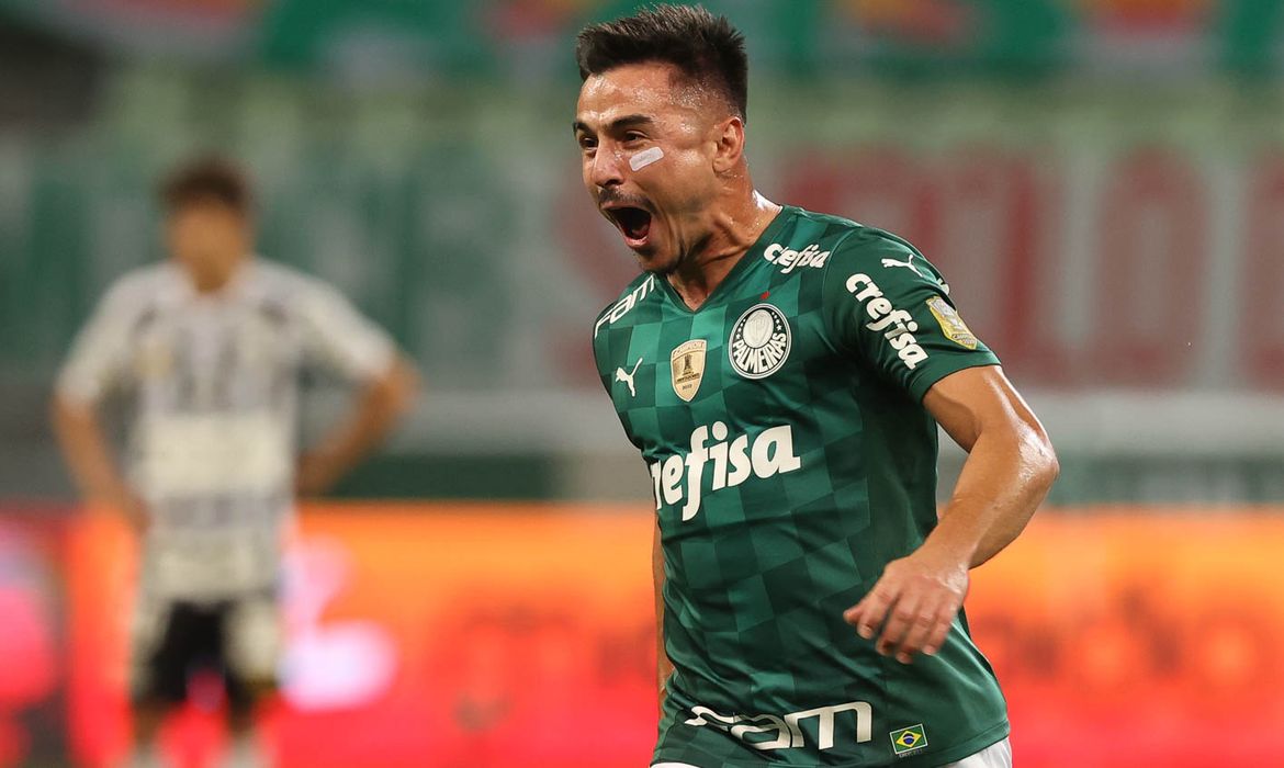  Willian, comemora gol contra o Santos   partida do Campeonato Brasileiro