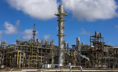 Ipojuca (PE) 01/11/2024 – As unidades de hidrotratametno de nafta e de geração de hidrogênio da Refinaria Abreu e Lima (RNEST), da Petrobras, trabalham para reduzir os teores de enxofre e componentes instáveis no combustível. O Trem 1 da RNEST vai passar por